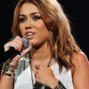 Miley Cyrus elhanyagolja a rajongóit