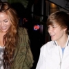 Miley Cyrus Justin Bieberrel énekel