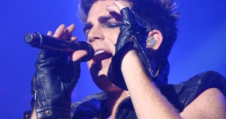 Adam Lambert bemutatta j dalt