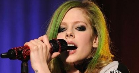 Avril dolgozik az tdik nagylemezn