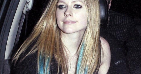 Avril Lavigne eladta a villjt