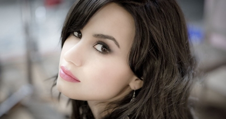 Demi Lovato botrányt okozott a Twitteren