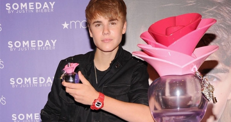 Megjelent Bieber új parfümreklámja