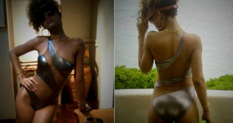 Rihanna szexin pózol egy érdekes szabású bikiniben