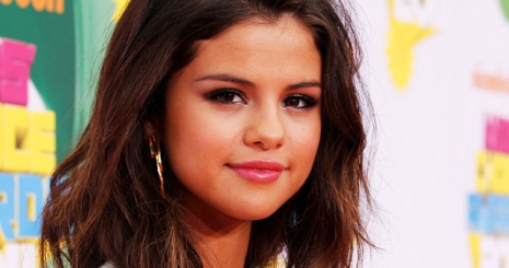 Selena Gomez feltöltette a száját? 