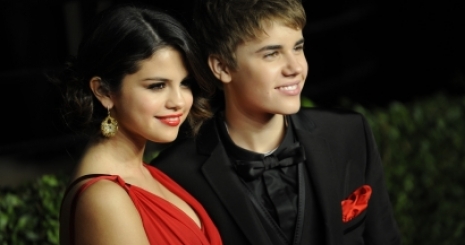 Selena Gomez: „Justin remekül csókol”
