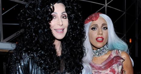 Szeptemberben jn Gaga s Cher duettje