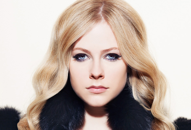 2018-ra tolódott Avril Lavigne visszatérése