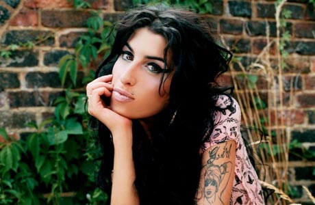 Amy Winehouse-ról életrajzi könyv készül