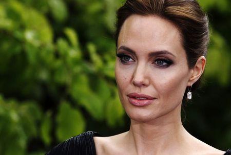 Angelina Jolie a premiert is jó célra használja