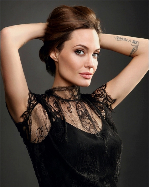 Angelina Jolie ismét belevetette magát a munkába