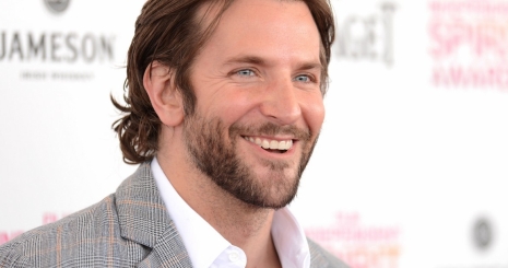 Bradley Cooper az internettel csökkenti egóját