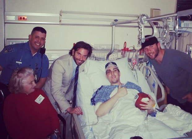 Bradley Cooper kórházi látogatást tett