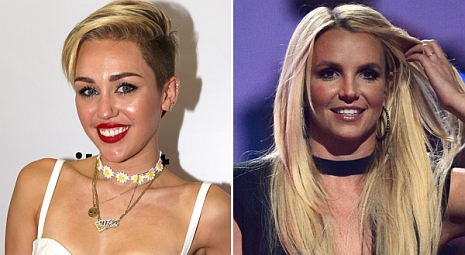 Britney női táncosával smárolt Miley Cyrus — videó
