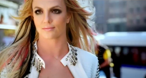 Britney Spears el akar tűnni