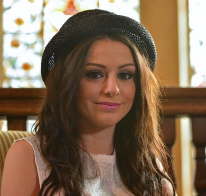 Cher Lloyd is beveszi a parfümipart