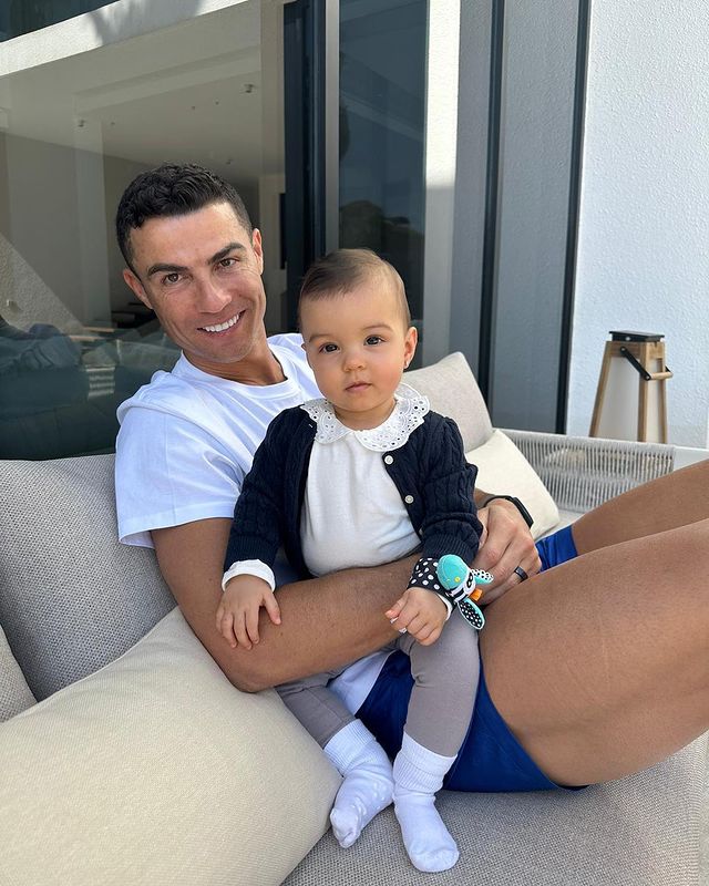 Cristiano Ronaldo kislánya egyéves lett, szuperédes üzenettel köszöntötte a híresség