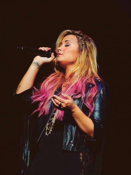 Demi Lovato énekli a Jégvarázs betétdalát — dalpremier!