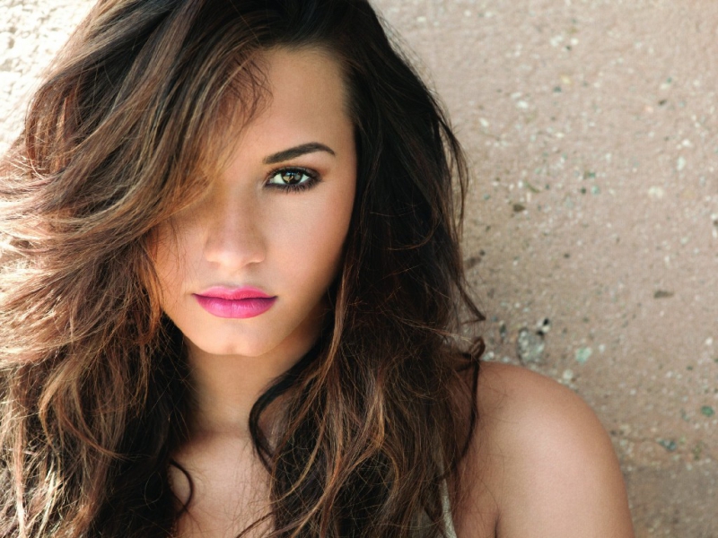 Demi Lovato smink nélkül pózol