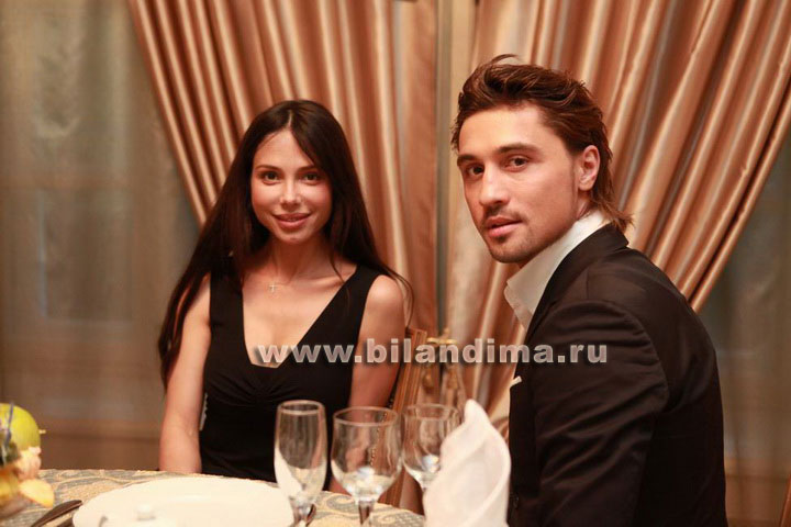 Dima Bilan énekelt Mel Gibson exfeleségével