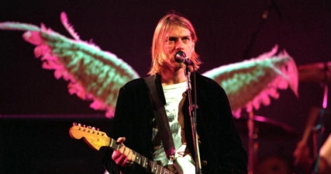 Felismerhetetlen szobrot kapott szülinapjára Kurt Cobain