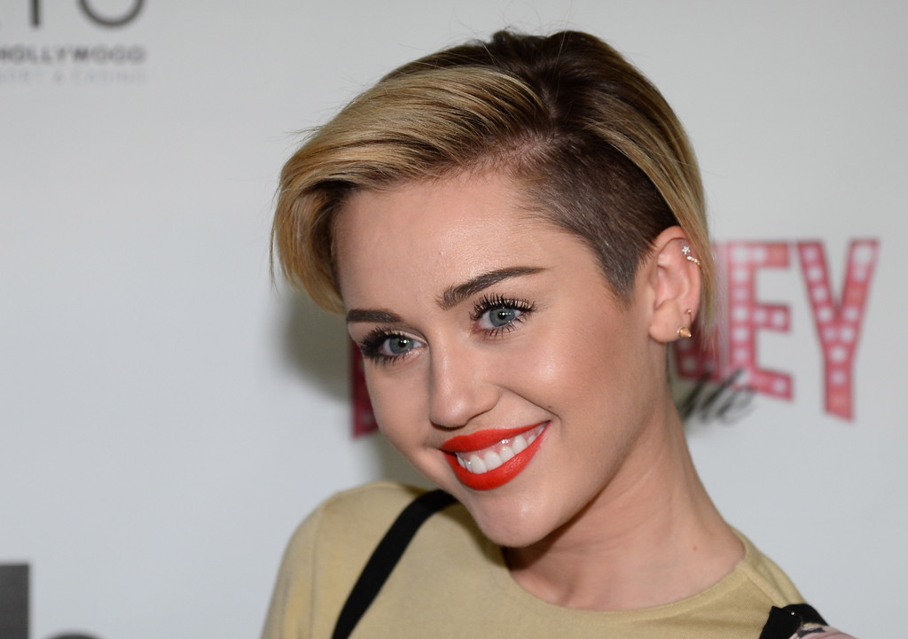 Feltöltette ajkait Miley Cyrus?