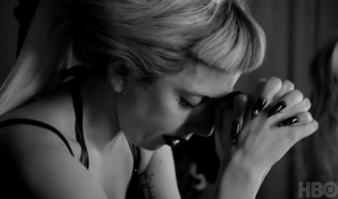 Gaga könnyek közt adott interjút