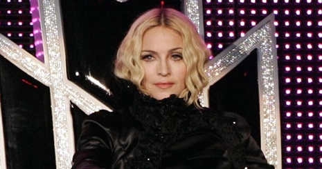 Hónaljhínárral pózol Madonna — fotó