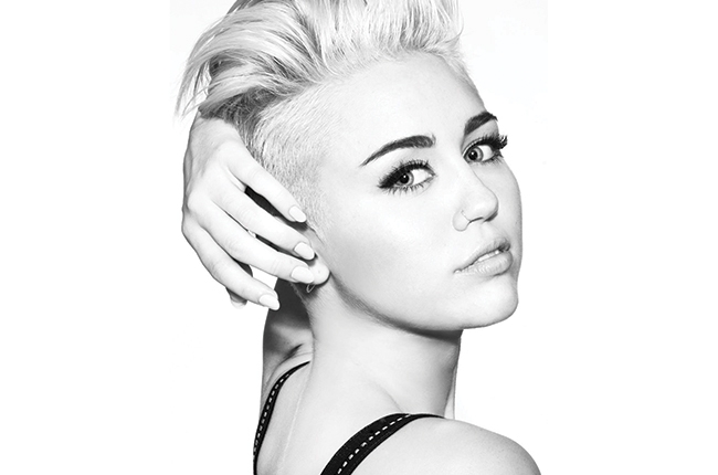 Így fest lilán Miley Cyrus — fotó
