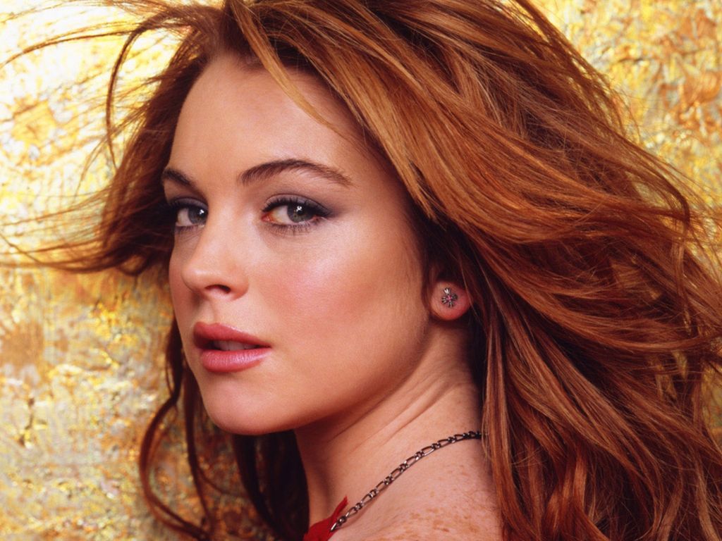 Ilyen dögös a fürdőruhára vetkőzött Lindsay Lohan
