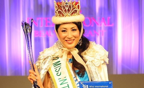 Japán lány nyerte el a Miss International címet