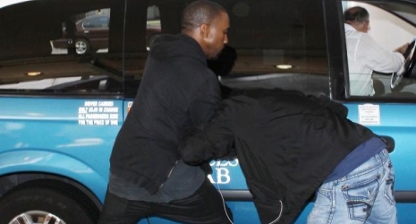 Kanye West rátámadt a fotósra — videó