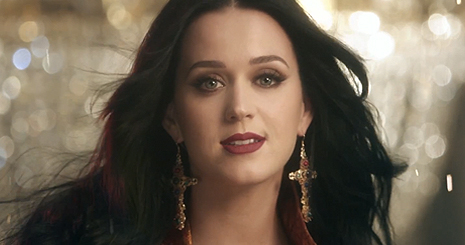 Katy Perry feltételek nélkül szeret