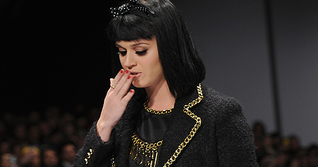 Katy Perry késett, kipfujolták
