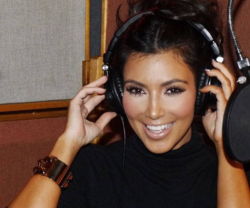 Kim Kardashian végül mégis stúdióba vonult