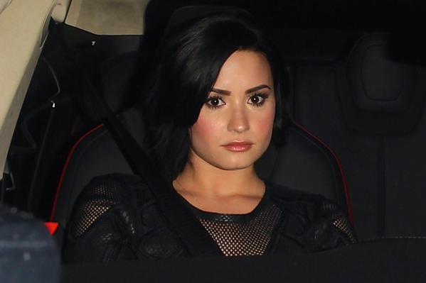 Beszállás közben villantott Demi Lovato - fotók!
