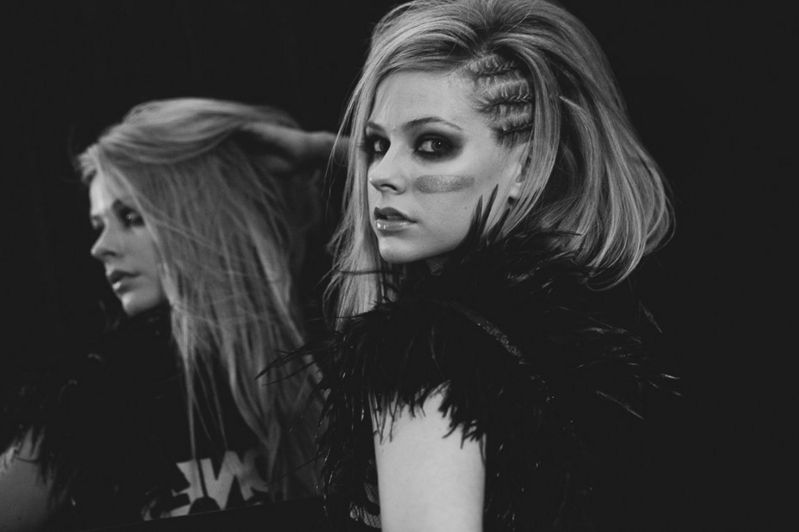 Kiszivárgott Avril Lavigne legújabb lemeze! 