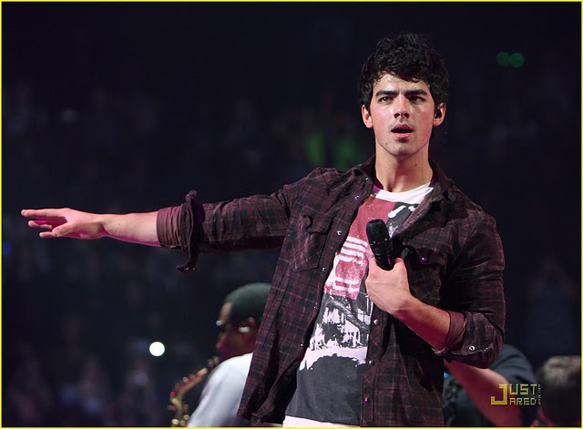 Kudarcba fulladt Joe Jonas koncertje