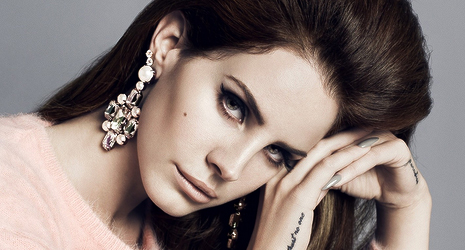 Lana Del Rey a H&M reklámjában is dalra fakad