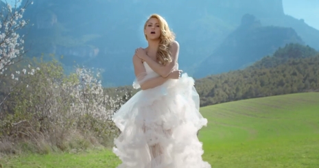 Lángra kapott Shakira esküvői ruhája — klippremier