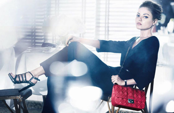 Mila Kunis a Dior színeiben
