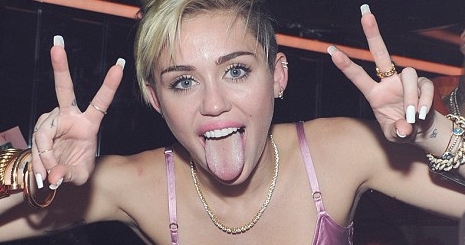 Miley Cyrus turkálóba küldte exe ruháit