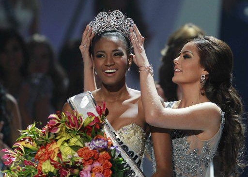 Miss Angola nyerte el a Miss Universe címet