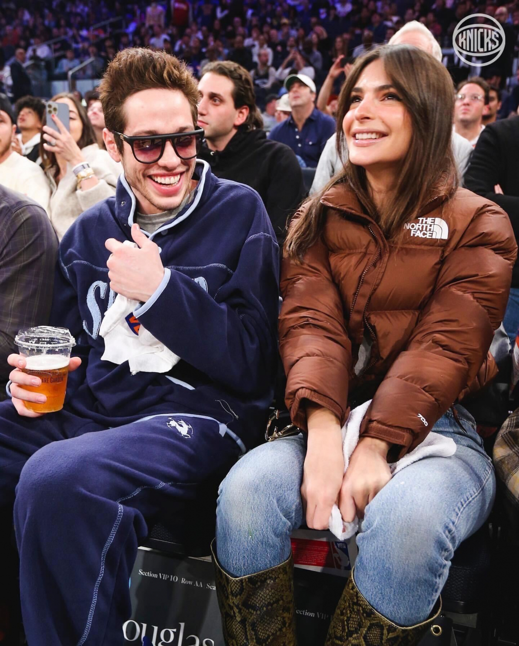 Pete Davidson és Emily Ratajkowski együtt pózolt a kameráknak egy Knicks meccsén