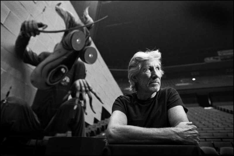 Roger Waters horgászással pihen