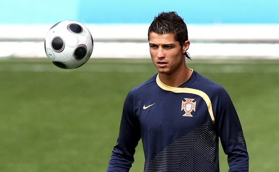 Ronaldo magának "követeli" a 7-es mezt