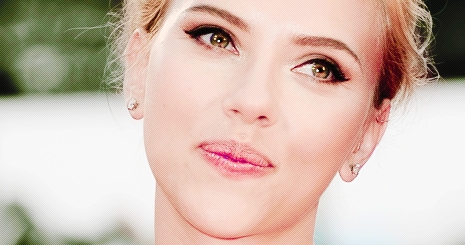 Scarlett Johansson kislánynak adott életet