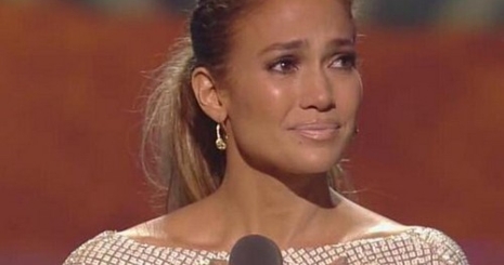 Sírva fakadt beszéde alatt Jennifer Lopez