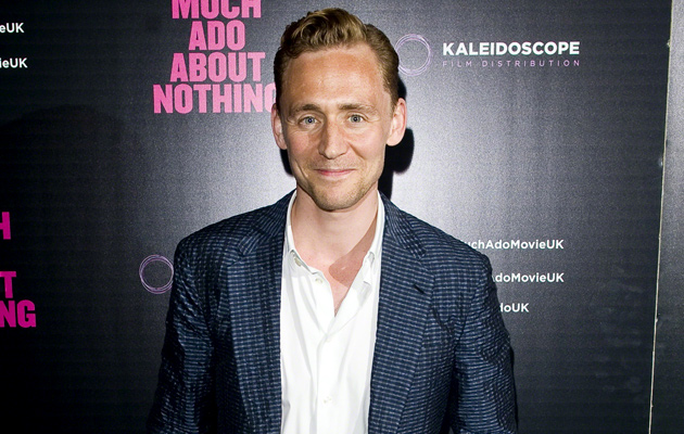 Tom Hiddleston bocsánatot kért rajongójától