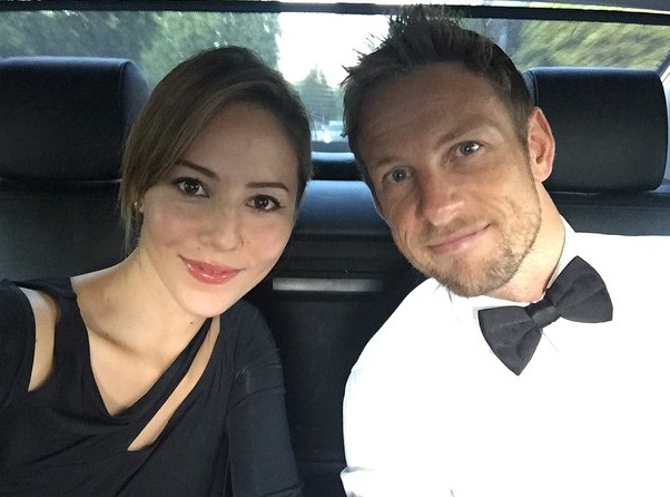 Jenson Button egy évvel esküvője után máris válni készül